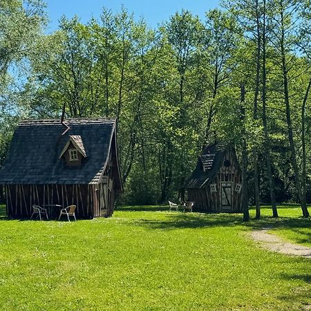 Les Lodges Du Lac Saint-Alban-de-Montbel Exterior foto