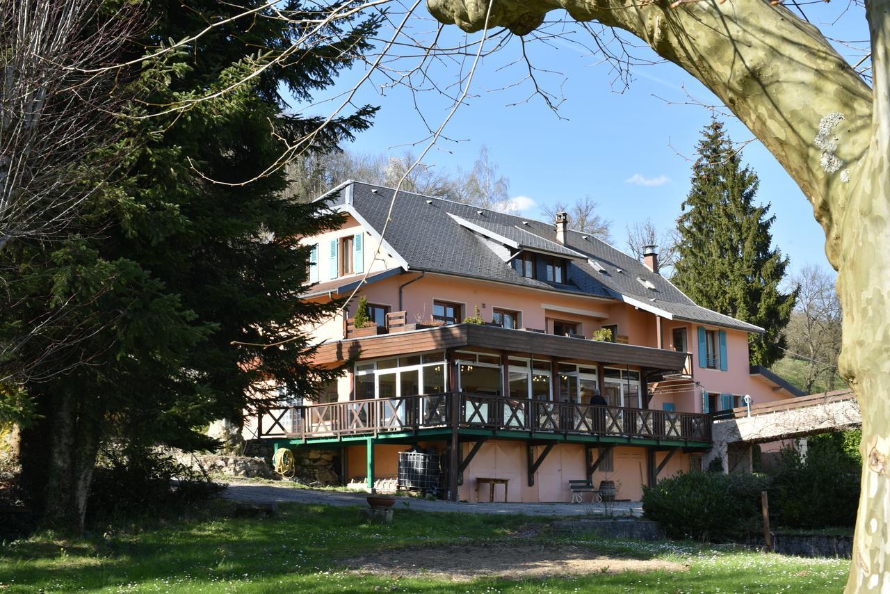 Les Lodges Du Lac Saint-Alban-de-Montbel Exterior foto